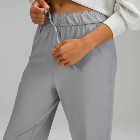 Lululemon Women’s gray Stretch High-Rise Crop pull on pants casual size 6 - GUC - Picture 5 of 15